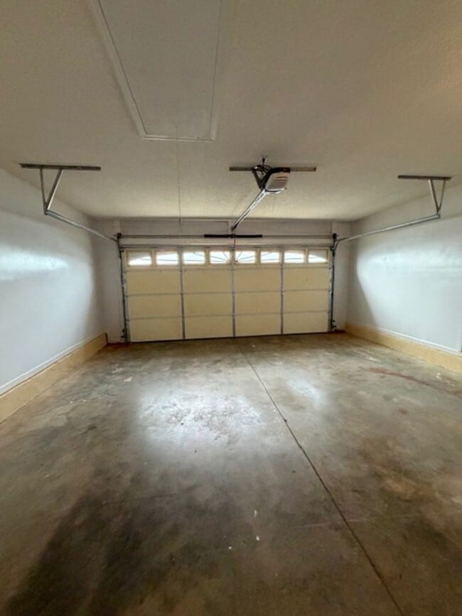 Building Photo - Charming 3 Bed, 2 Bath Home in Warner Robins!