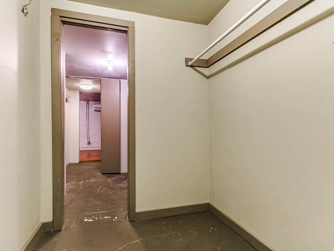 Building Photo - Unique with a Artsy Flare    2 Bed/1.5 Bath in Edgemere Park $995/month!