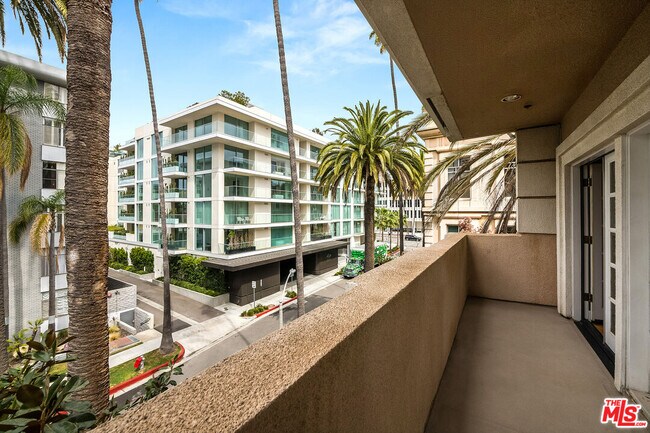 Building Photo - 120 S Palm Dr
