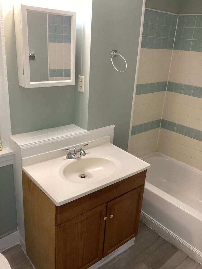 Building Photo - 224 W North St