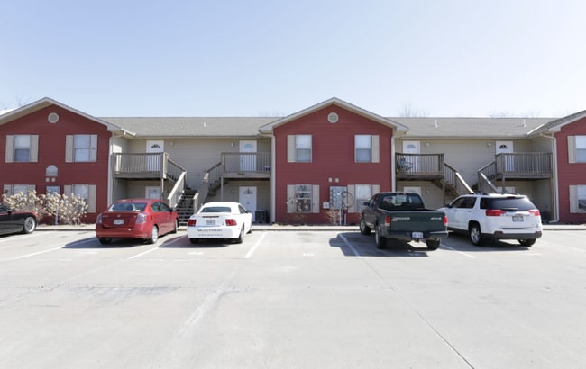 Building Photo - 2216 S Leonard Rd