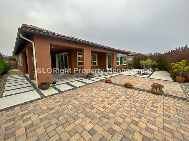 Building Photo - AVAILABLE AUGUST - Spacious Nipomo Home - 2 Bed + spacious den / 2 Bath