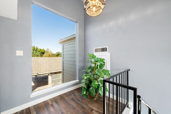 Building Photo - 12805 Westpark Dr