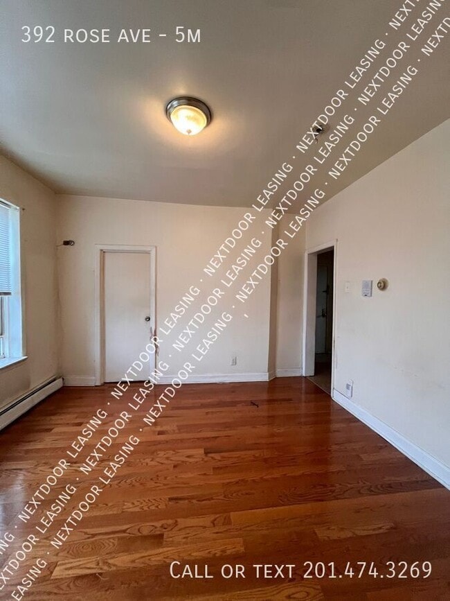 Building Photo - 392 Rose Ave