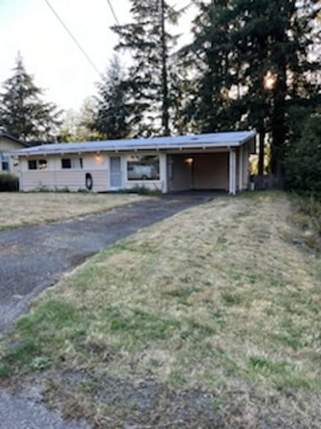 Building Photo - Remolded Rambler 3BR, 1BA,Big shop, fenced...