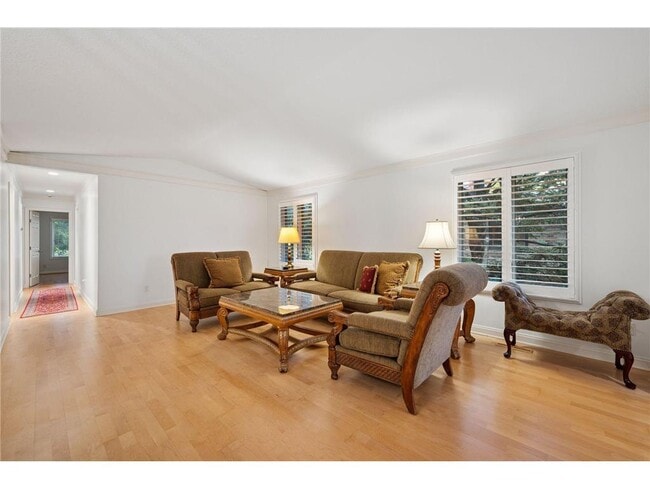 Building Photo - 145 Holly Ln N