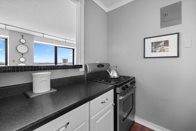 Building Photo - 65 E India Row