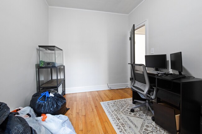 Building Photo - 2708 W Cortland St
