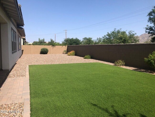 Building Photo - Beautiful home with generation suite in gated community