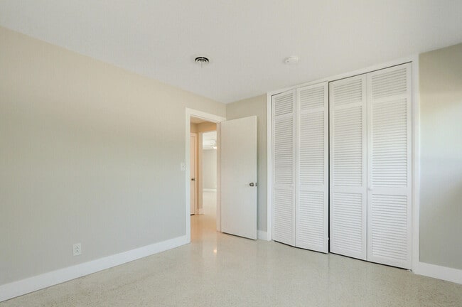 Building Photo - 3898 Holly Dr
