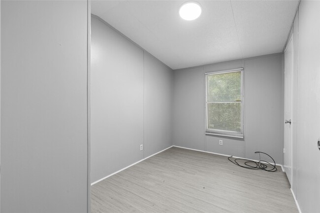 Building Photo - 184 Lions Cir