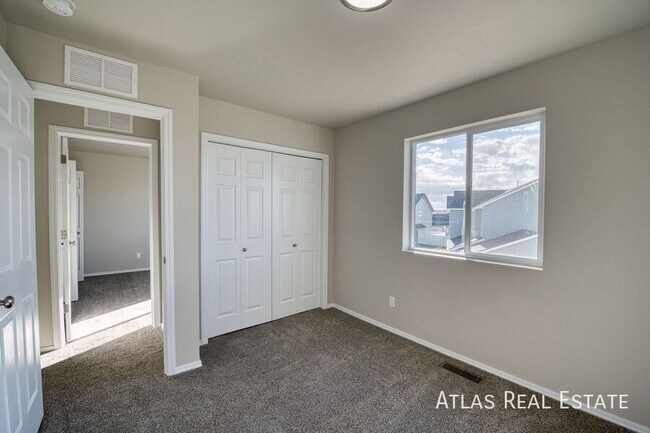 Building Photo - 2711 W Balboa Dr