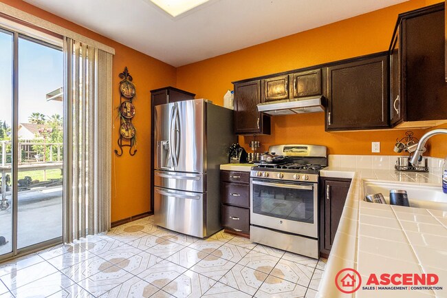 Building Photo - LISTING TITLE: Comfortable 3BD/2BA Home in Tulare's 93274 — Move-In Ready!