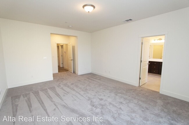 Building Photo - 4 br, 2 bath House - 1136 Pearl Drive