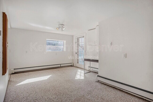 Building Photo - 990 Beech St