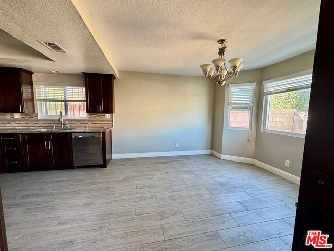 Building Photo - 1616 W 206th St