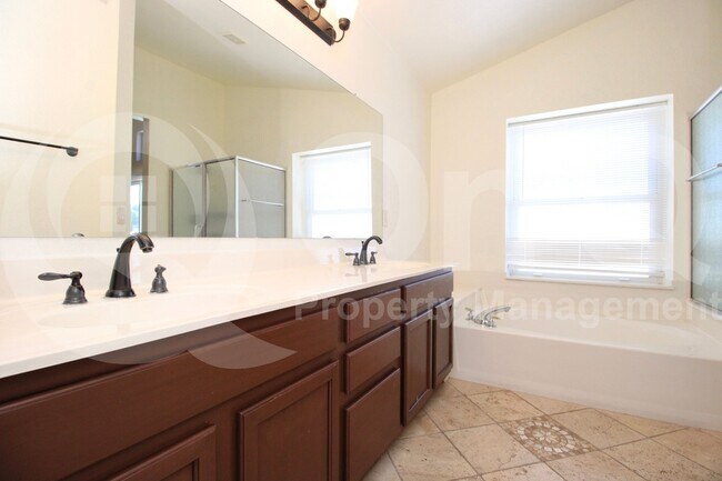 Building Photo - 3845 W Charlotte Dr
