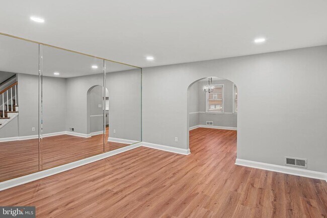 Building Photo - 1621 Thetford Rd