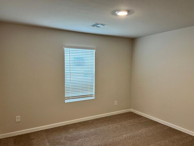 Building Photo - 2921 Firefly Dr