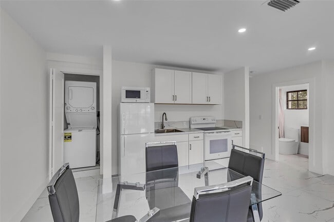 Building Photo - 616 3rd Key Dr