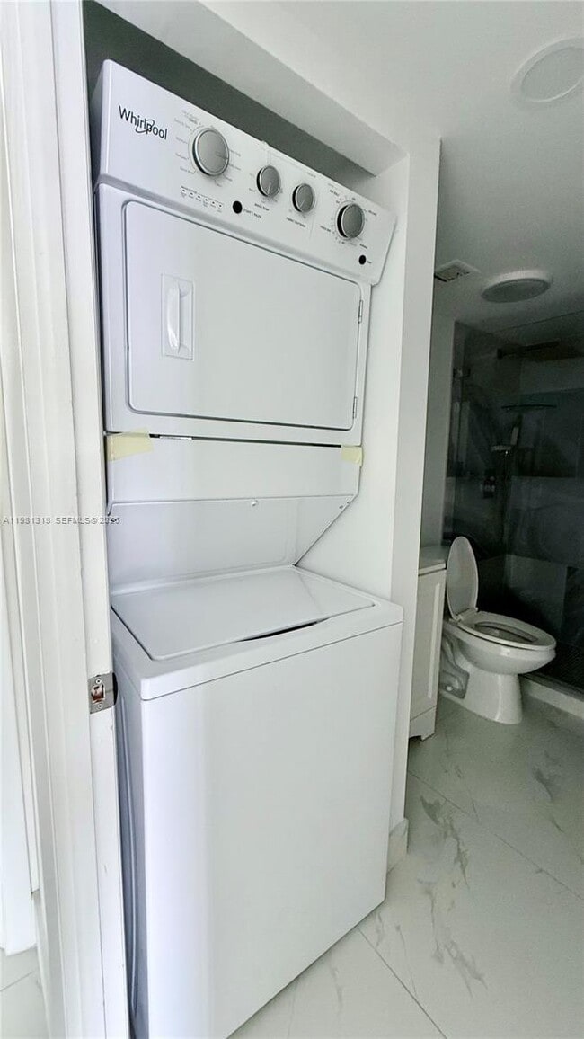 Building Photo - 4174 Inverrary Dr