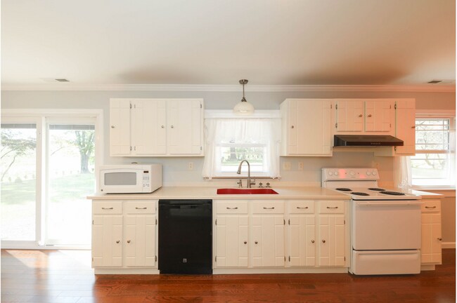 Building Photo - 20 Buckland Dr
