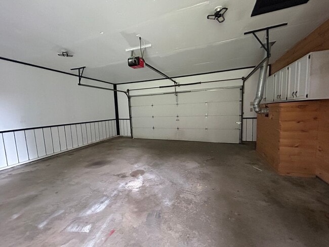 Building Photo - Spacious 3-Bedroom, 2-Bath Home in Middleb...