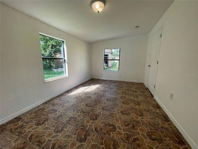 Building Photo - 2525 Emma Cir