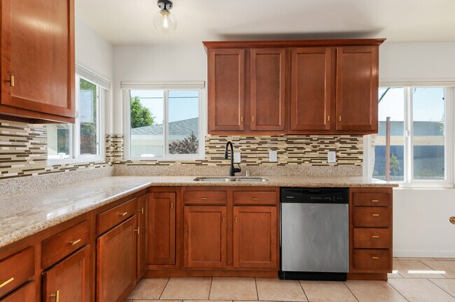 Building Photo - 158 Forbes Ln