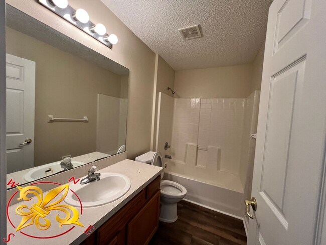 Building Photo - $1595 3/2 - K- Section Great Location Off ...