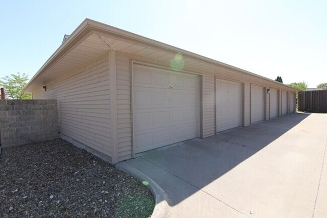 Building Photo - 2 Bedroom 1 Bath Condo in North Liberty!