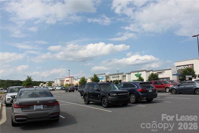 Building Photo - 6017 Sweetbay Ln