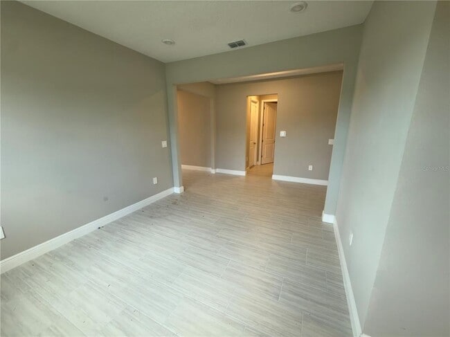 Building Photo - 2133 Divot Dr