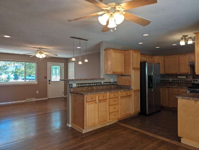 Building Photo - Great ranch home in the heart of Longmont!