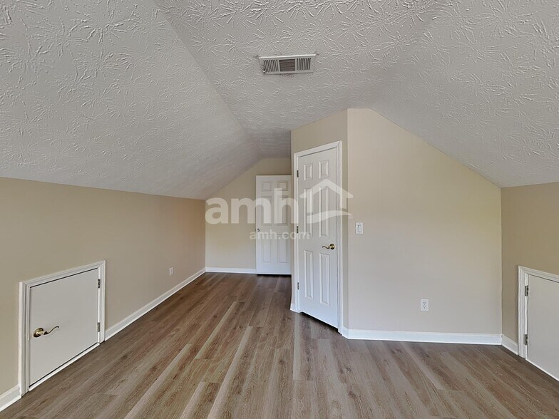 Building Photo - 4284 Wood Cove Dr