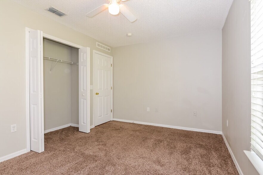 Building Photo - 4088 Everett Ave