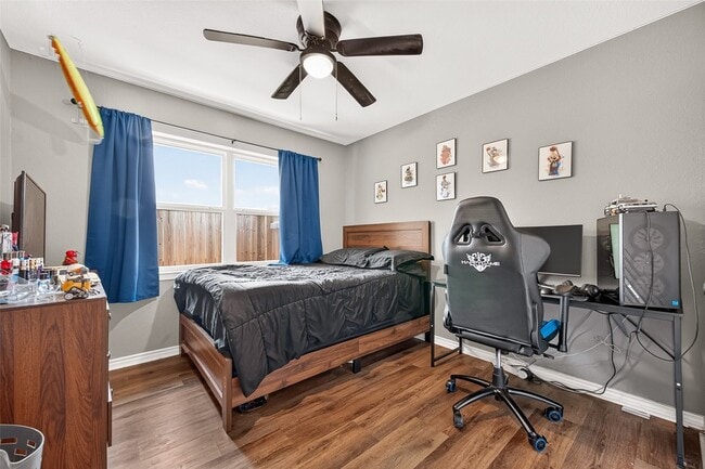 Building Photo - 1005 Avenue D