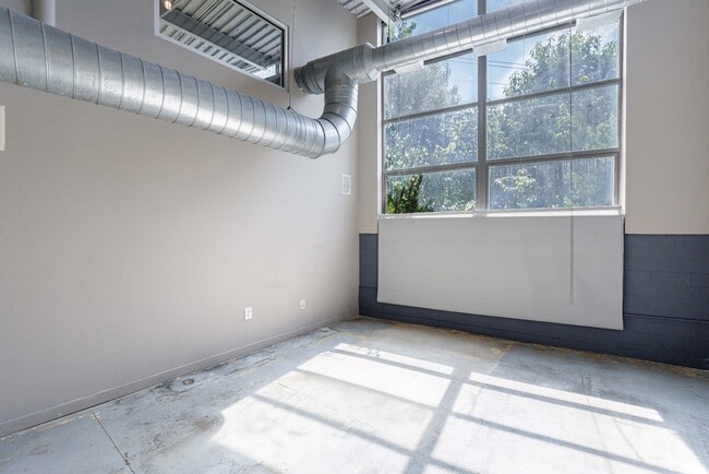 Building Photo - 400 Village Pkwy