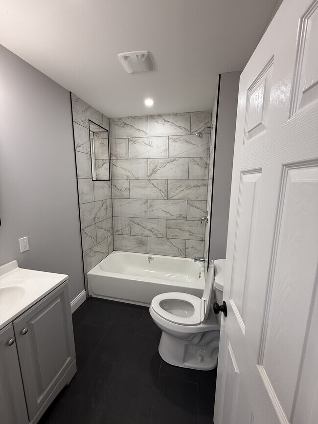 Building Photo - 3924 Pennsgrove St