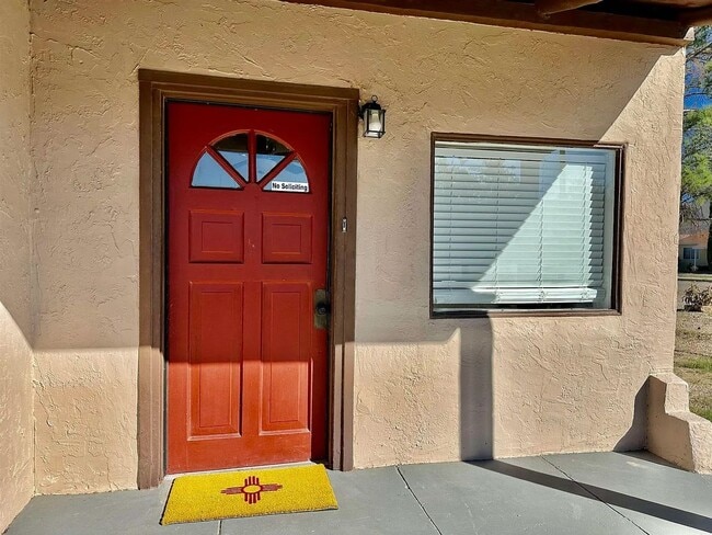 Building Photo - 819 15th St