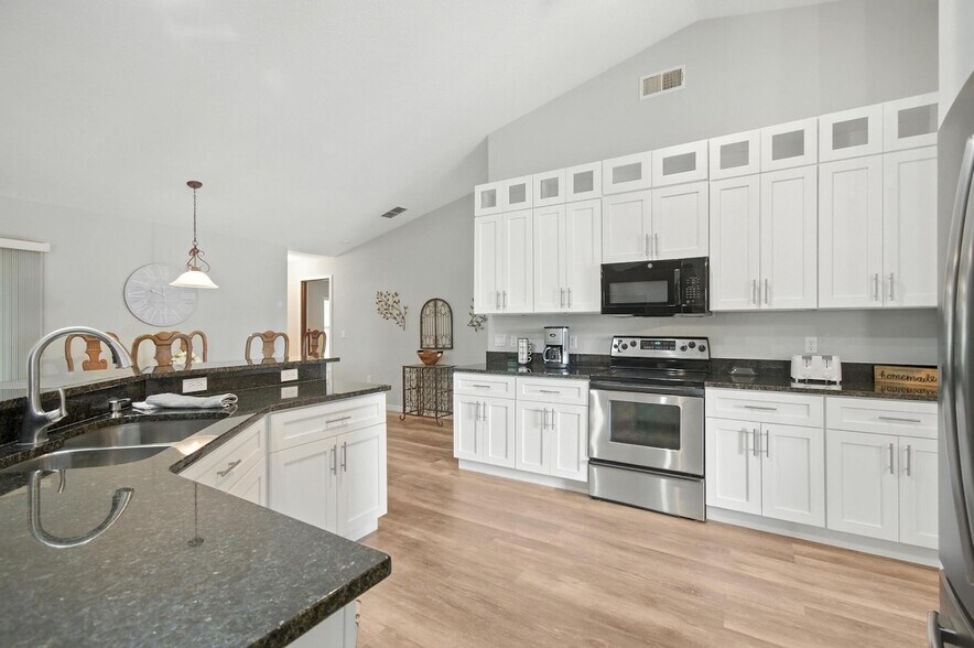 Building Photo - 9 Birch Haven Pl