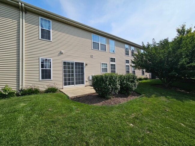 Building Photo - 504 Lancaster Dr