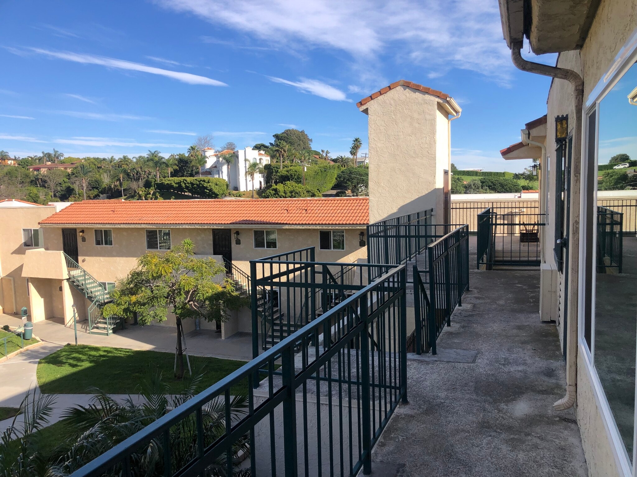 Building Photo - 6453 Kanan Dume Rd