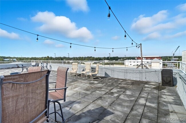 Building Photo - 302 SE Broadway St