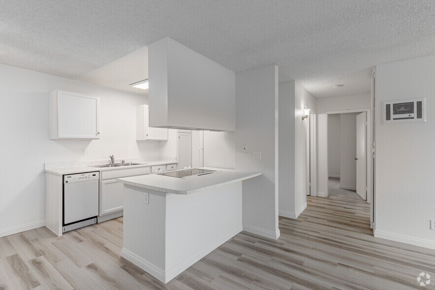 Primary Photo - Gramercy Apartments