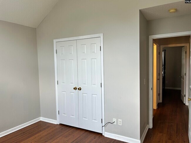 Building Photo - 405 Beech Glen Dr