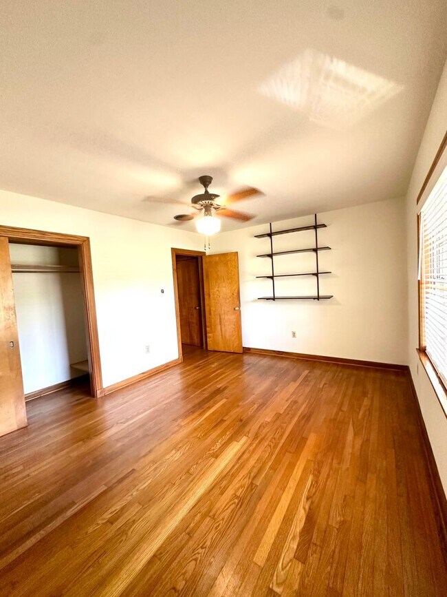 Building Photo - Charming 3-Bedroom, 2-Bathroom, 2,200 Sq. Ft. Home in Broadmoor Subdivision