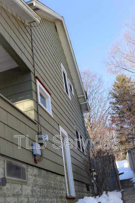 Building Photo - 519 School St