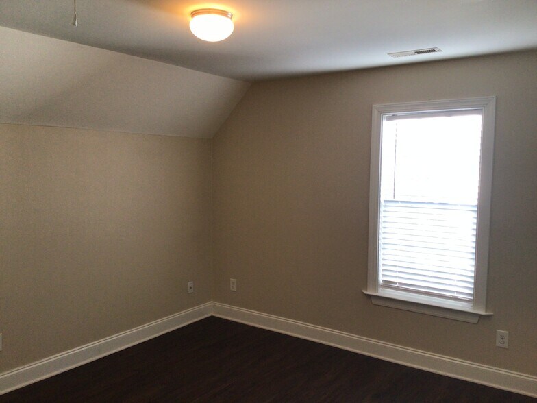 Building Photo - 1245 Beaverton Trail