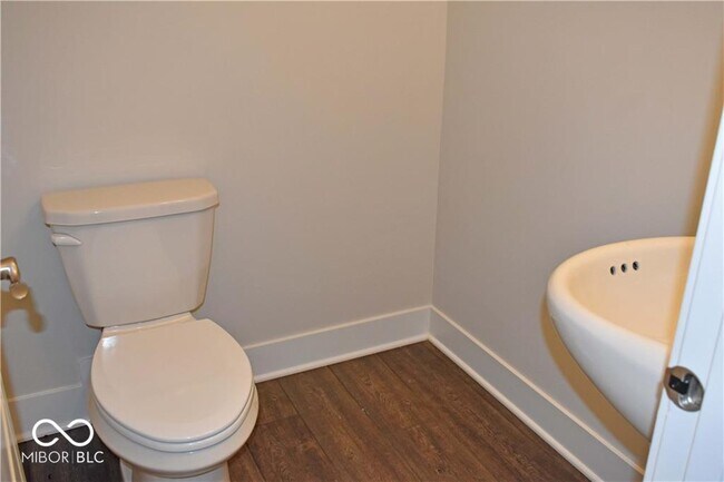 Building Photo - 874 Kinzer Ave